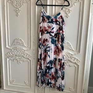 Spaghetti strap pleated dress